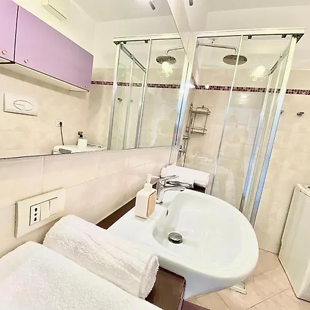 Nel Cuore Di Viale Certosa, Tra Centro Citta E Rho Fiera Milano, Con Parcheggio Interno Privato